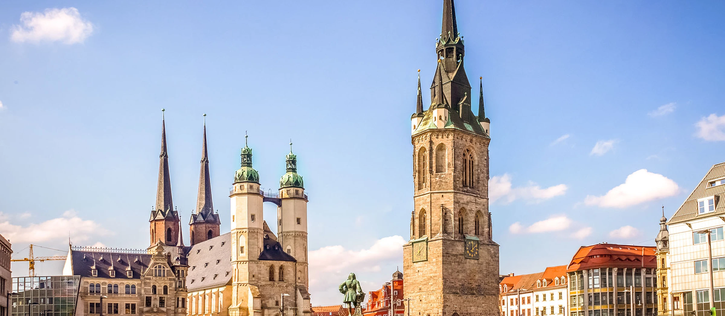 Marktplatz Halle mit Rotem Turm