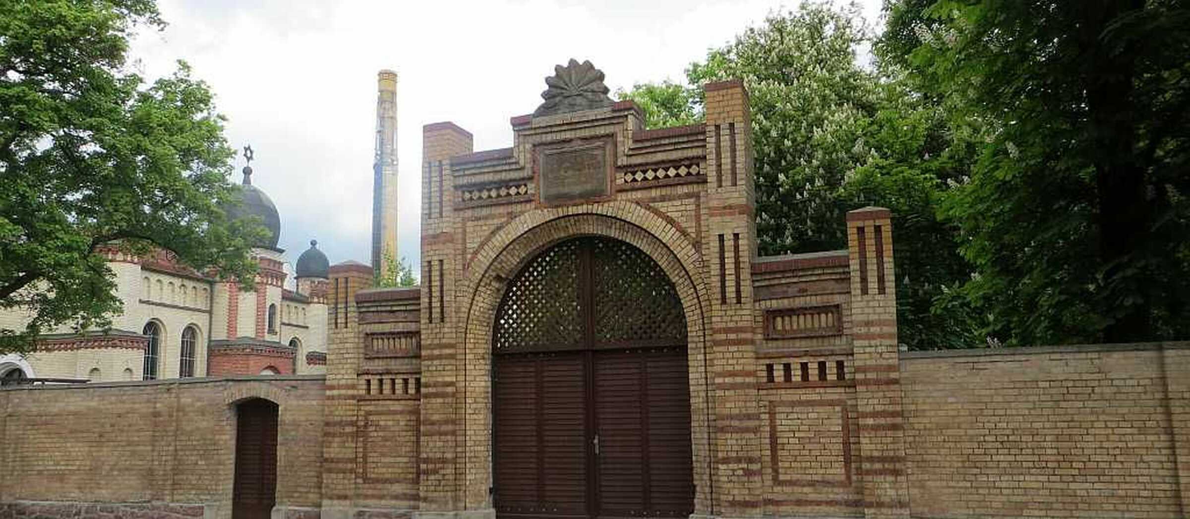 Synagoge und alter Friedhof