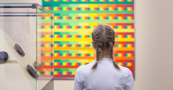 Ansicht der Ausstellung „Wege der Moderne. Kunst in der SBZ/DDR 1945–1990“ im Kunstmuseum Moritzburg Halle (Saale)