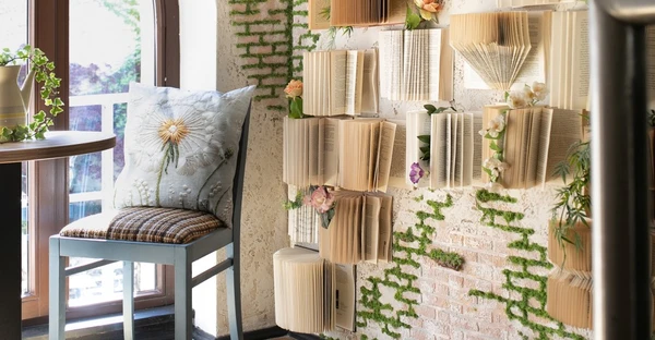 gemütliche Inneneinrichtung des Cafés 