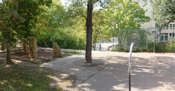 Spiel- und Basketballplatz Roter Weg