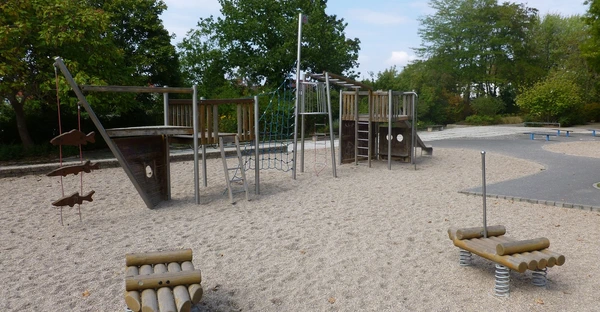 Spiel- und Skateplatz Leuchtturm am Tallin Rockendorfer Weg
