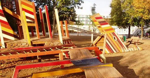Flugsaurier-Spielplatz Am Tulpenbrunnen