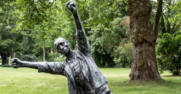 Plastik-Park Leuna, Fritz Cremer: Stürzender, 1955, Bronzeplastik, Foto: © Dirk Schermer